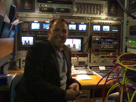 En man i en OB-buss i Paris.